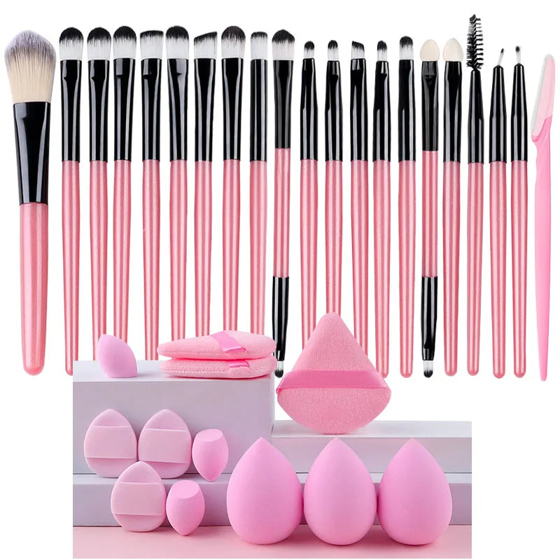 Ensemble de 20 pinceaux de maquillage comprenant fards à paupières, eyeliner, fond de teint, correcteurs, poudre, blush et éponges à maquillage.