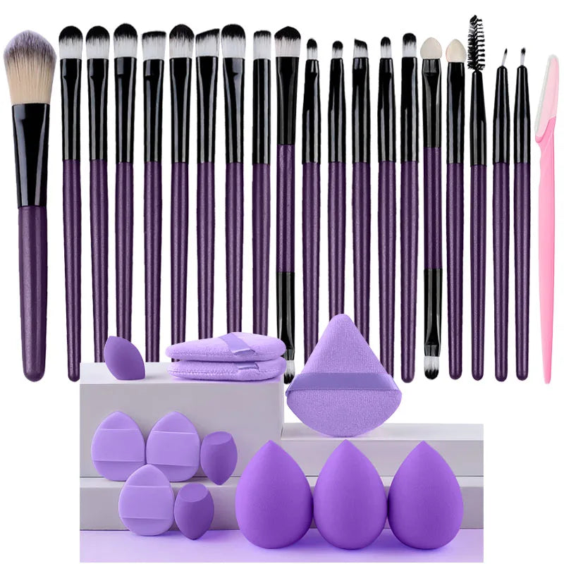 Ensemble de 20 pinceaux de maquillage comprenant fards à paupières, eyeliner, fond de teint, correcteurs, poudre, blush et éponges à maquillage.