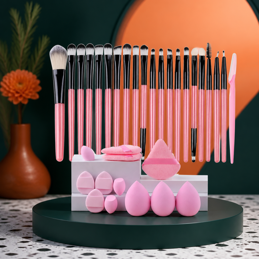 Ensemble de 20 pinceaux de maquillage comprenant fards à paupières, eyeliner, fond de teint, correcteurs, poudre, blush et éponges à maquillage.
